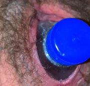 SinaSpritzig - Sina Spritzig – Mega!!! Flasche tief in meiner behaarten Möse!!!