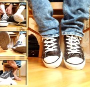 SkaterboysocksXL - Weisse Socken und Schwarze Sneakers Striptease