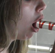 Sophia_Spitz1 – Glasdildo Deepthroating vor der Webcam