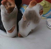 SpyderMurphy - Dreckige Socken & Füße in Crocs