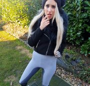 StellaCinderella - Ausgesperrt und eingepisst in die Leggins