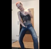 Sunny-Sin – In die Jeans gepisst