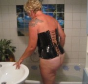 SweetKiki - Erst in die Dusche.....