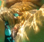 SweetSusiNRW - Pissen im Meer unter Wasser