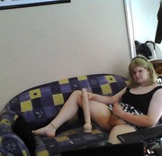 TV-Sarah - riesen Dildo (42 x 6 cm) in die Arsch Fotze rein