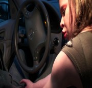 Teen-Lari - Handjob im Auto/Spermapause