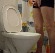 TomPetre – Me Pissing In Toilet