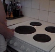 TomPetre – He Pisses On The Stove