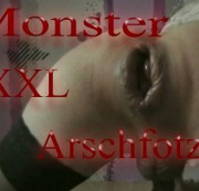 TrannyLisa - Monster XXL Arschfotze