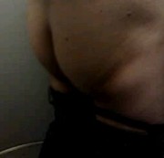 Transvestitkate – Fleißige Fickübungen in der Zugtoilette – Teil 2