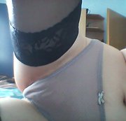 TwiggyLady77 - Langeweile in Nylons im Bett