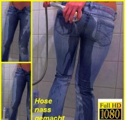 VersauteBarbie - Hose nass gemacht in der Dusche