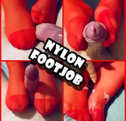 WetLady89 - NYLON FOOTJOB mit roten Nylons – süße Nylonfüße vollgewichst