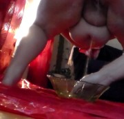 WorldOfJen - Pissen 32 - Sie ist auf seiner Hand gepisst