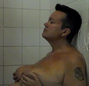 WorldOfJen – John is Pissing on Jen in the Shower