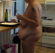 WorldOfJen – Jen is all Nude and Baking