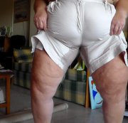 WorldOfJen – Jen is Peeing it all in her Shorts