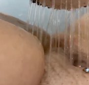 _gepiercte_muschi_ - Mit meiner kleinen Muschi in der Badewanne Gespielt Teil 1