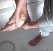achtzehn18 - Füße waschen in der Wanne
