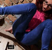 anna4sex – Neue Outdoor Jeans zum pissen nur für dich