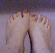 bayrischehuegel - Meine hübsch rot lackierten Fußnägel