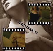 bettybooom - String in die Fotze