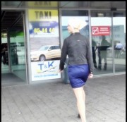 blondehexe – Stewardess public im Flughafen gefickt! Ohne Gummi!