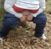 caroline33 - draussen pissen