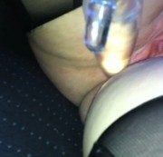 cokelive - Dildo im Auto auf´m Parkplatz