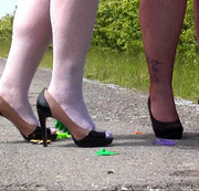 crazy1963web - Toy- Crushing  und Strumpfhose zerreißen