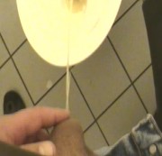dani5566 – piss auf dem damenklo
