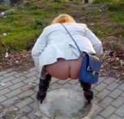 daniela305876 - PIPI IM NATUR...OUTDOOR GEIL:)