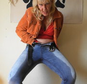 destinyqueen – jeans piss…mit geilen abgang