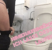 devil-sophie – Heimlich auf dem Büroklo gefilmt :P Ich lass es ordentlich laufen