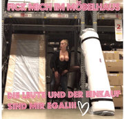 devil-sophie – PUBLIC mich im Möbelhaus – auf die Leute und den Einkauf