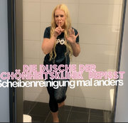 devil-sophie – Die Dusche der Schönheitsklinik bepisst – Scheibenreinigung mal anders :))