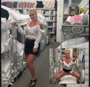 devil-sophie – Public auf die Bettdecke genässt – Im Bettengeschäft musste ich so dringend Pipi