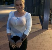 devil-sophie – Public vor dem Einkaufsladen vollgepisst worden – so nass wurde ich noch nie gemacht