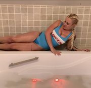 devil-sophie – Die Whirlpool Hotelzimmer Befriedigung – komm und sieh mich spritzen