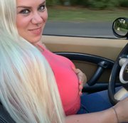 devil-sophie – Pisseskalation im Cabrio – bei der Fahrt pisst er mich einfach nass ;P