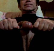 entjungfer-mich - Hodenfolter vor der Webcam (Eier abbinden)