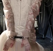 fetischbonda – Handschellen Brautkleid