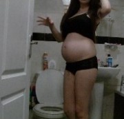 frankie91_wm1 - pregnant pee on the loo