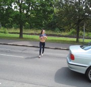 frech18 - Mutprobe: Direkt an der Strasse meine Hupen gezeigt!