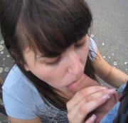 frech18 - Mutprobe: Öffentlich einen Schwanz gelutscht!