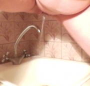 galynka-sexi – wanted pussy in a washbasin