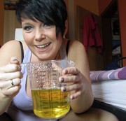 geil poppen – Piss Recort ..ein halben Liter Pisse !!!