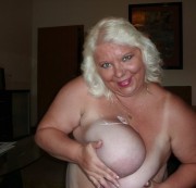 geilebusentraum - Crem auf meine Titten