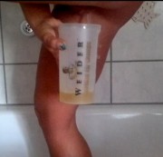 glamoure-zicke - Messbecher-Piss-  (userwunsch)