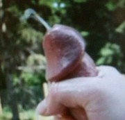 home_paar - Wichse seinen Schwanz im Garten ab.